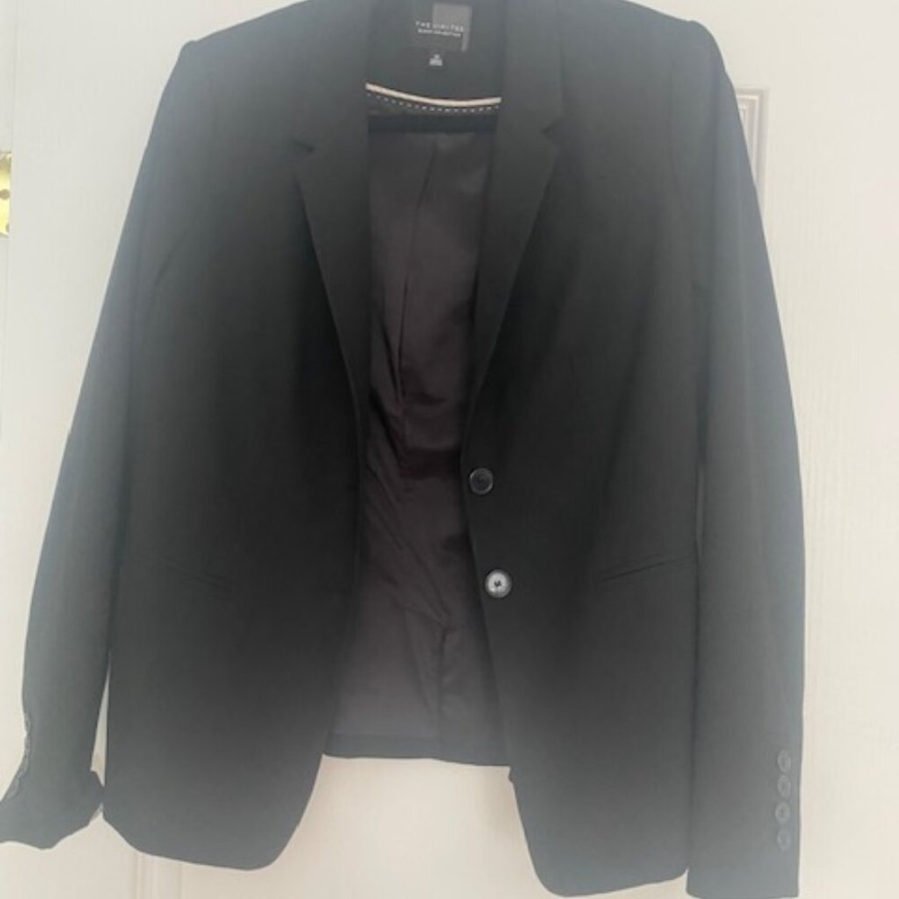 TWO BUTTON CLOSURE BLACK BLAZER